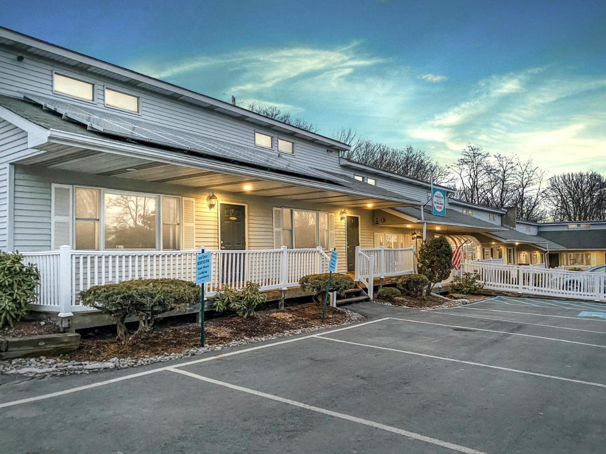 East Shore Lodging Hotel Hawley Exterior photo