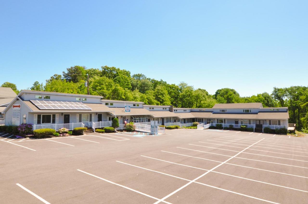 East Shore Lodging Hotel Hawley Exterior photo