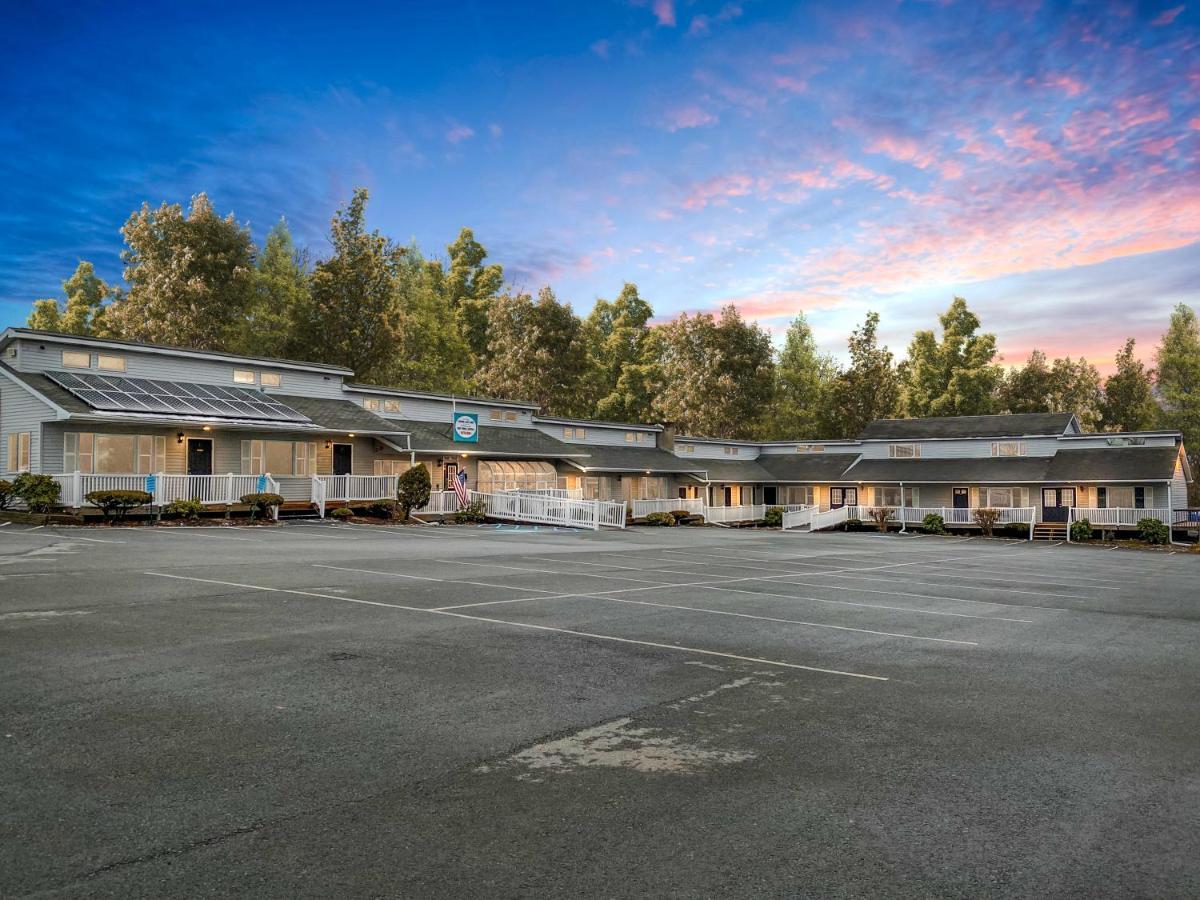 East Shore Lodging Hotel Hawley Exterior photo